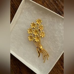 Vintage Mamoselle Daisy Flower Bouquet Brooch